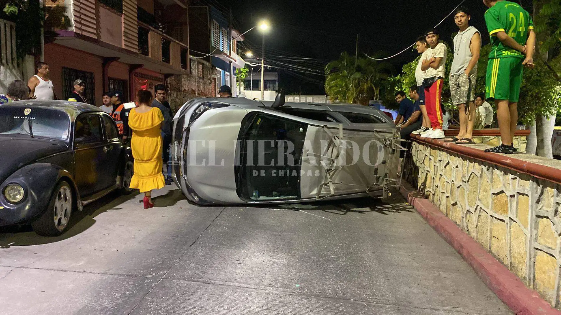 Volcadura en Tuxtla (2)